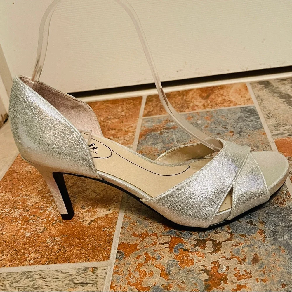 🦌Flashy Sassy Metallic Peep Toe D’Orsay Style Silver Party Heels by LifeStride! - Picture 15 of 15